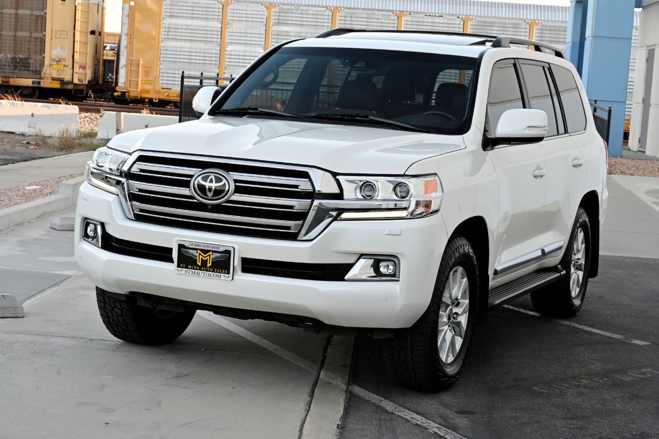 Used 2017 Toyota Land Cruiser image 3