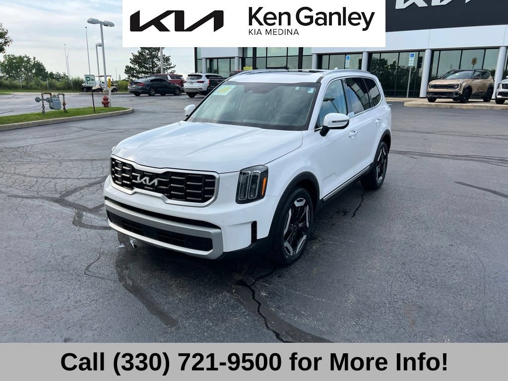 Certified 2024 Kia Telluride S w/ S Sunroof Package AWD/4WD image 3