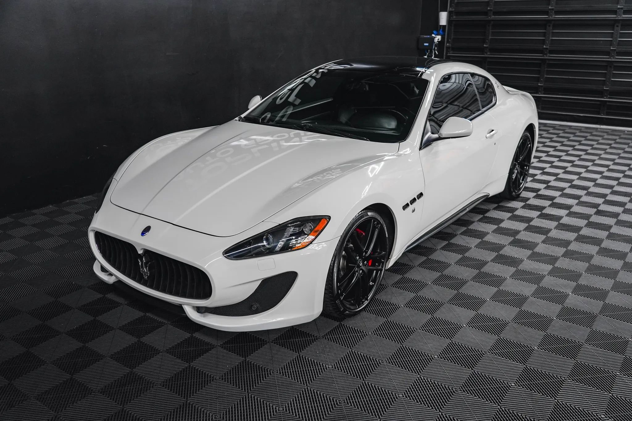 Used 2015 Maserati GranTurismo Sport image 35