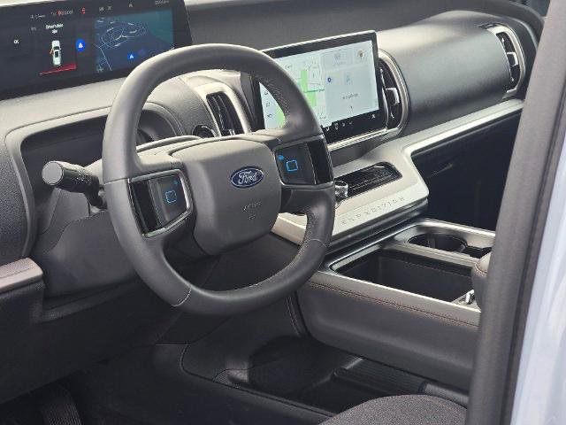 Certified 2025 Ford Expedition Active image 30