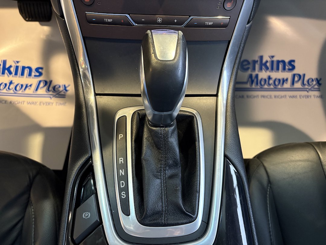 Used 2016 Ford Edge Titanium w/ Technology Package FWD image 17