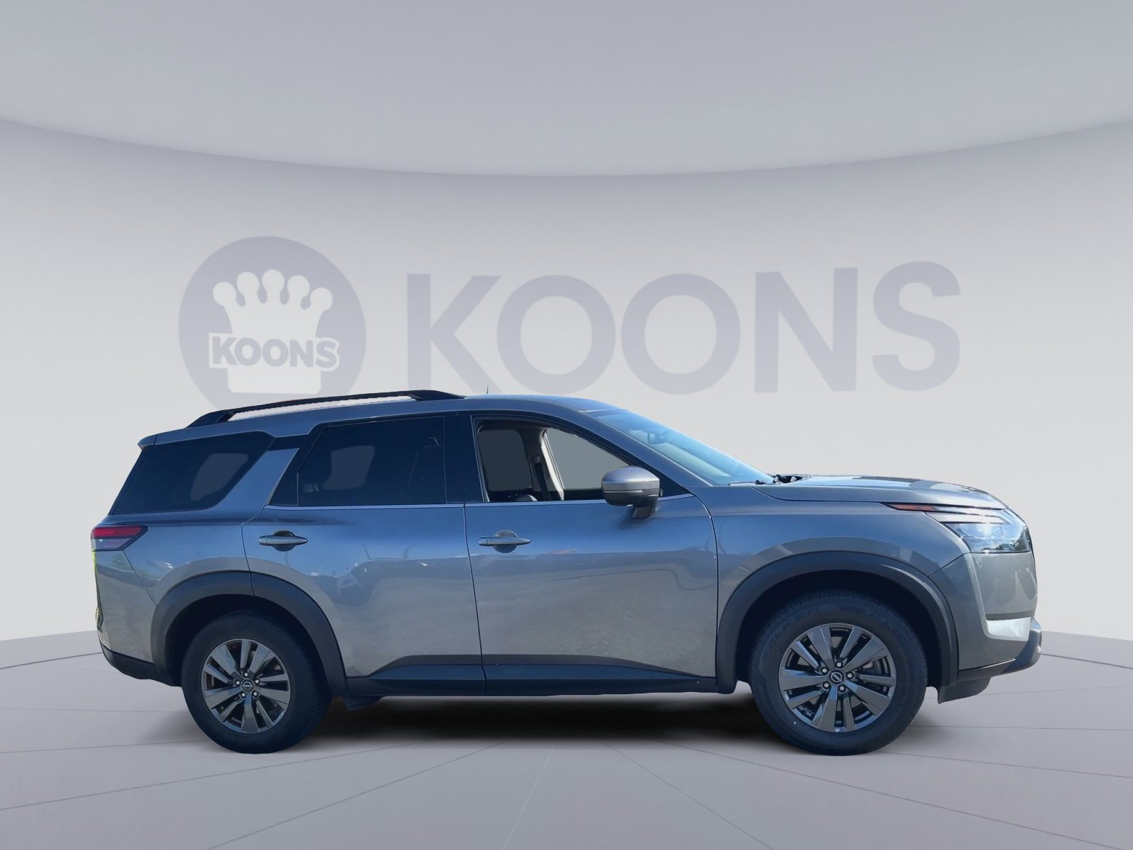 Used 2024 Nissan Pathfinder SV FWD image 2