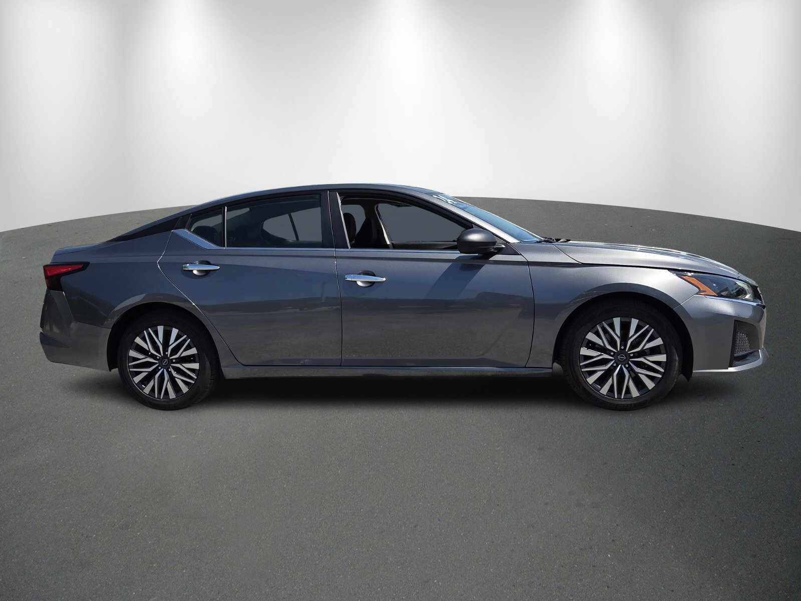 Used 2024 Nissan Altima 2.5 SV image 8