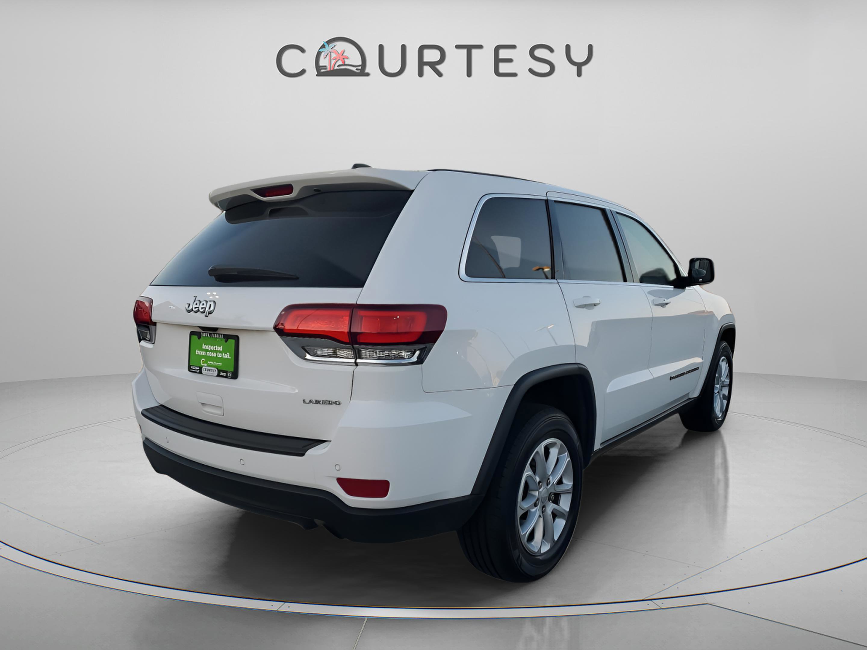 Certified 2022 Jeep Grand Cherokee Laredo E image 3