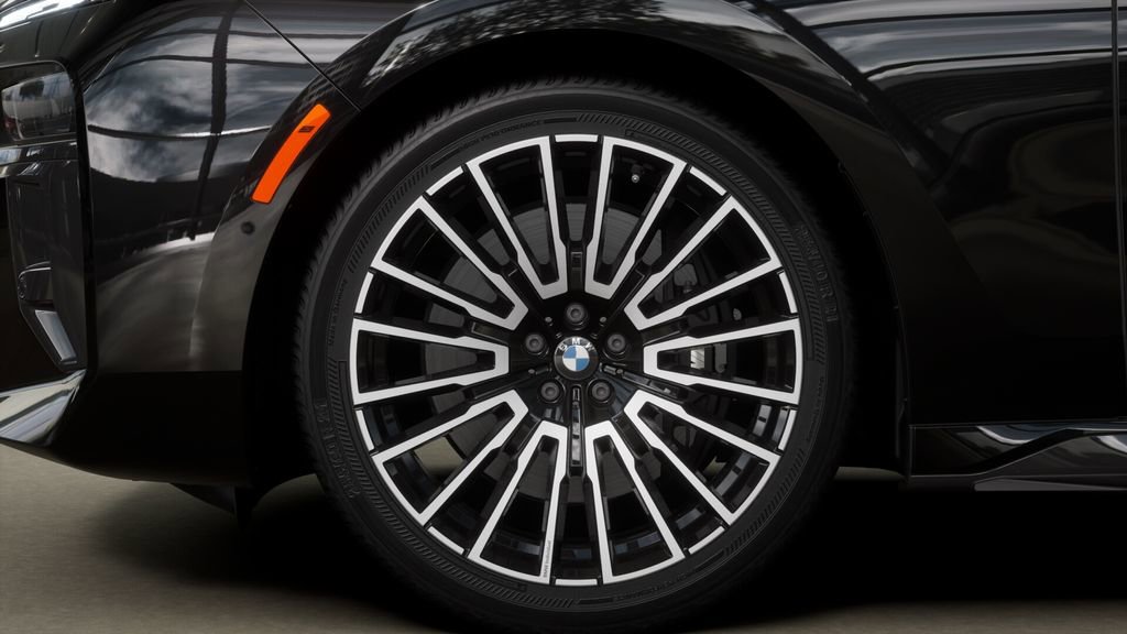New 2026 BMW 740i w/ Executive Package image 7