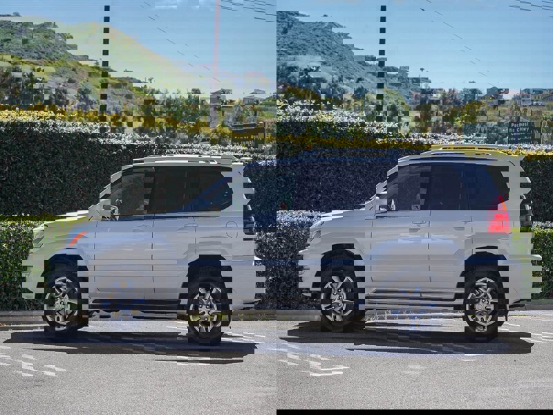 Used 2004 Lexus GX 470 image 3