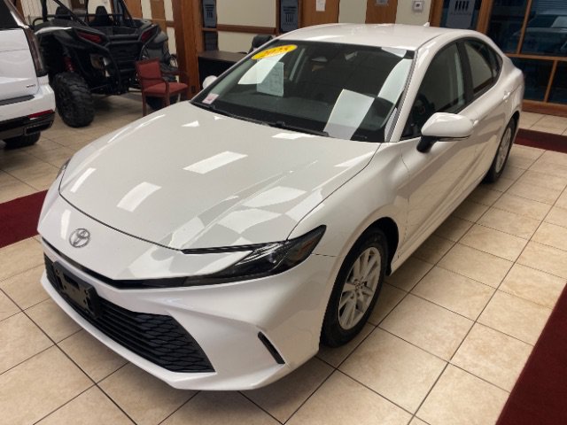Used 2025 Toyota Camry LE FWD image 1