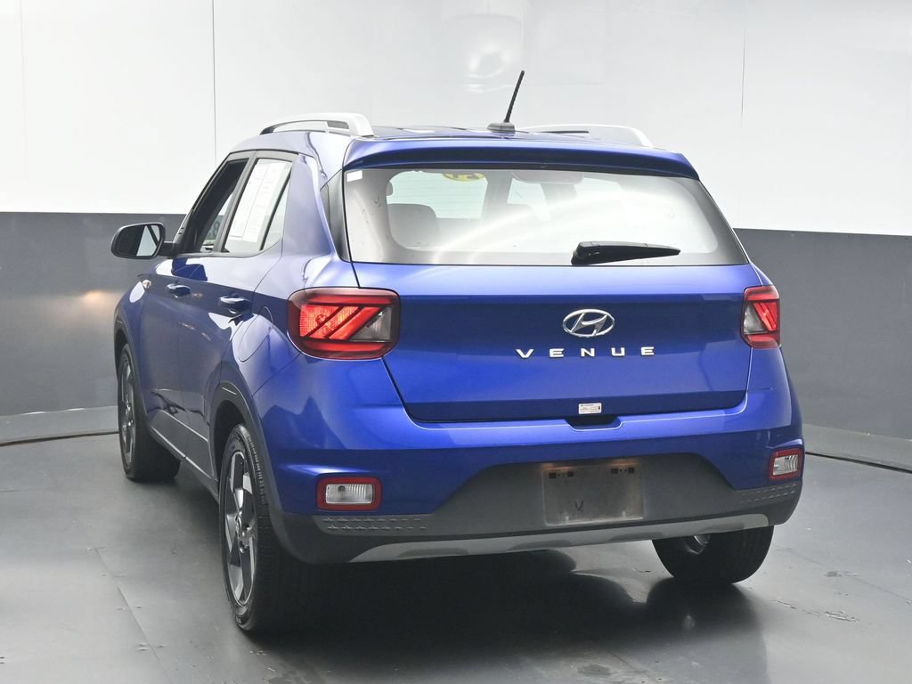 Used 2024 Hyundai Venue SEL FWD image 6