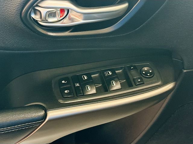 Used 2019 Jeep Cherokee Latitude w/ Popular Appearance Group FWD image 18