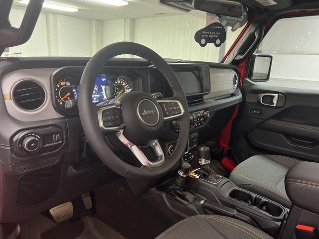 Used 2025 Jeep Wrangler Unlimited Sahara w/ Safety Group AWD/4WD image 10