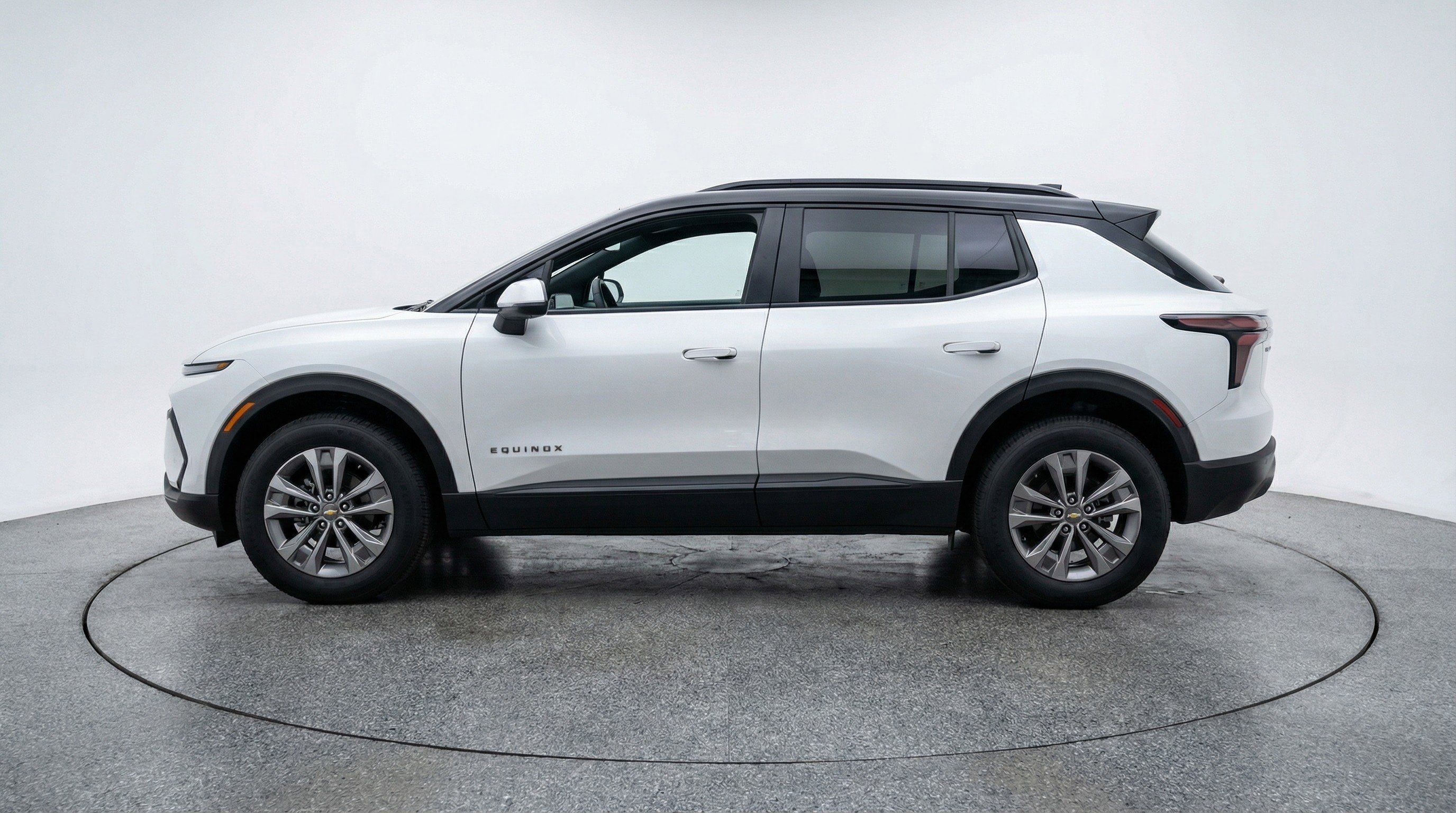 Used 2025 Chevrolet Equinox LT FWD image 5