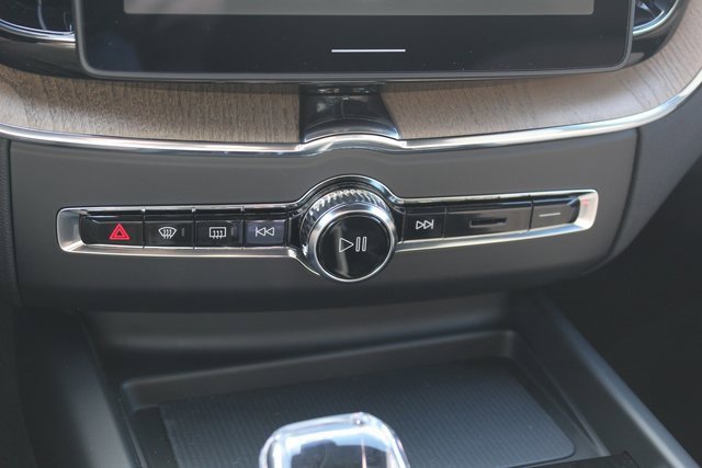 New 2026 Volvo XC60 B5 Plus w/ Climate Package image 27