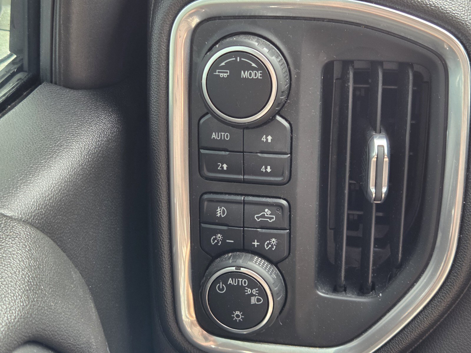 Used 2022 Chevrolet Silverado 1500 LT Trail Boss w/ Convenience Package II image 18