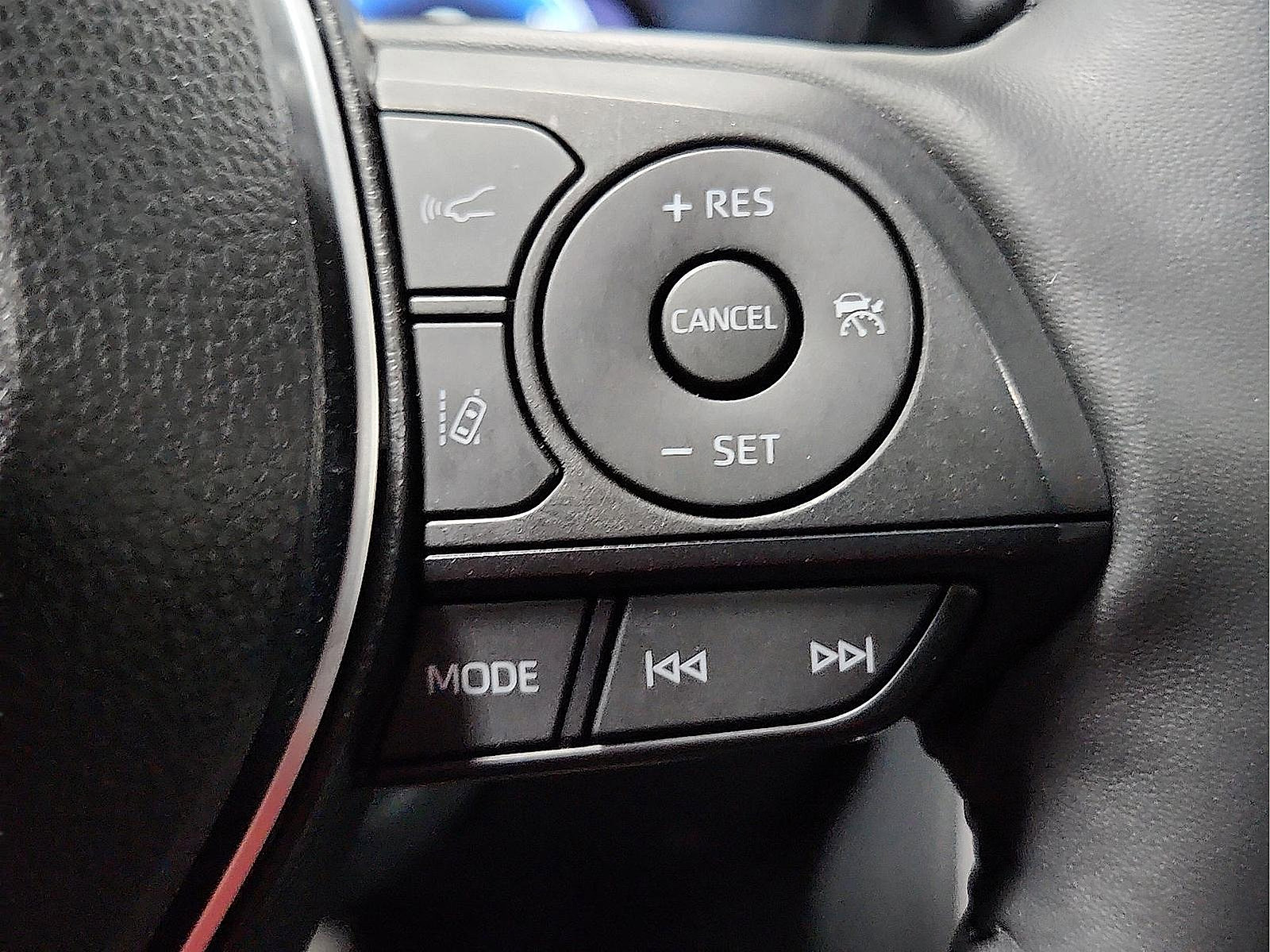 Used 2025 Toyota RAV4 XSE w/ Advanced Technology Package AWD/4WD image 18