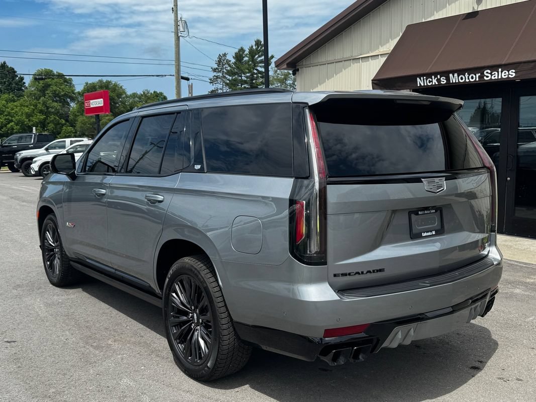 Used 2024 Cadillac Escalade V w/ LPO, ONYX Package AWD/4WD image 4