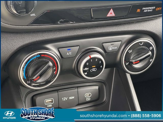 Certified 2025 Hyundai Venue SE FWD image 29