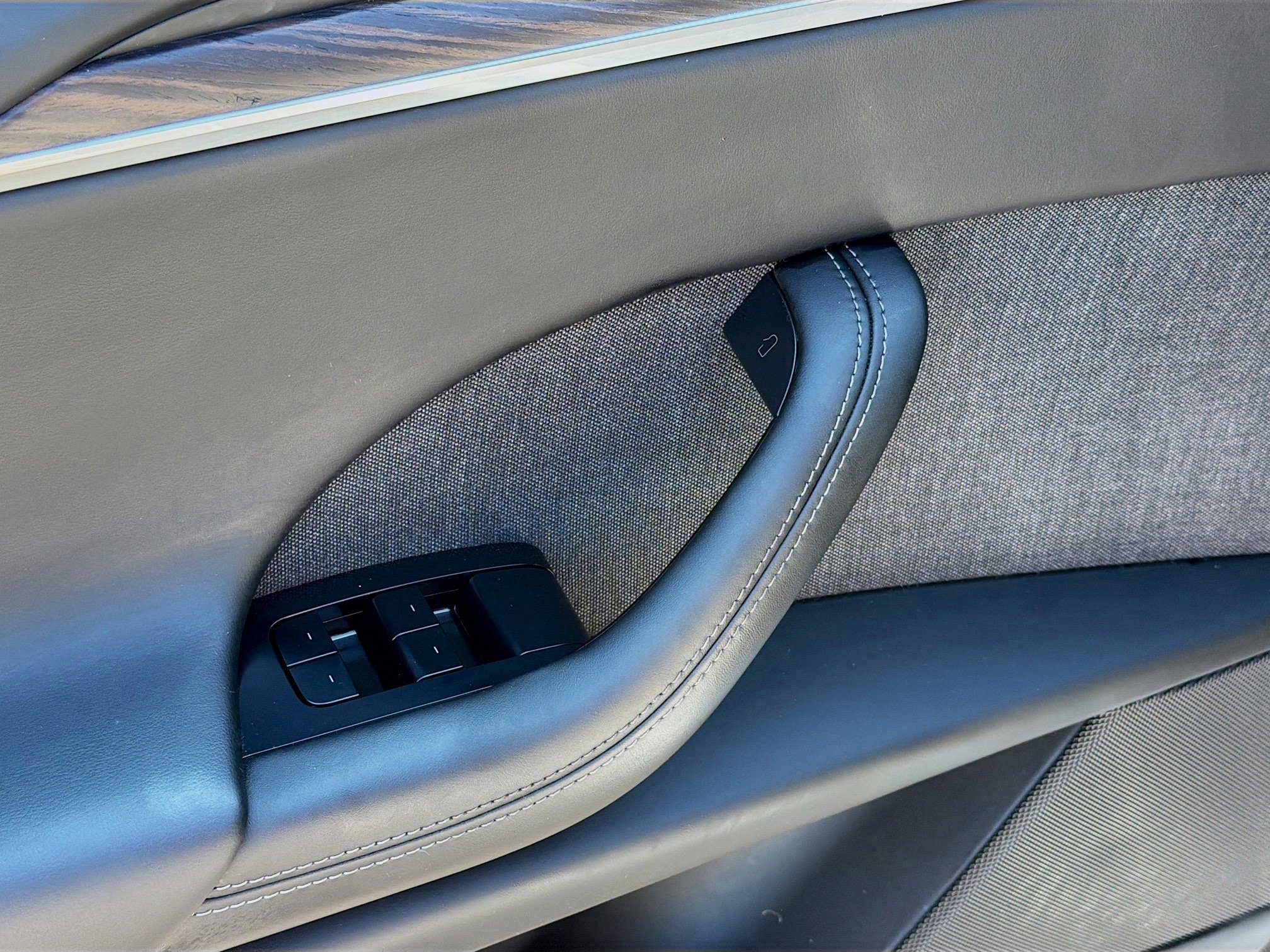 Used 2022 Tesla Model X image 23