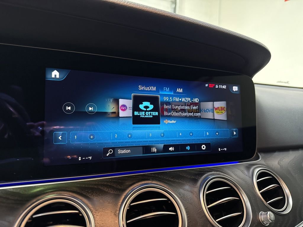 Used 2022 Mercedes-Benz E 350 Sedan w/ AMG Line Exterior image 17