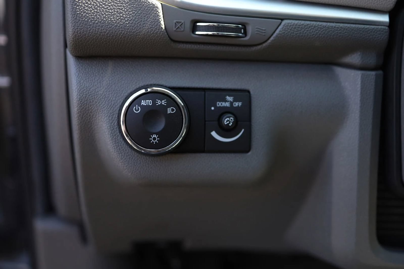 Used 2017 Chevrolet Traverse LS FWD image 12