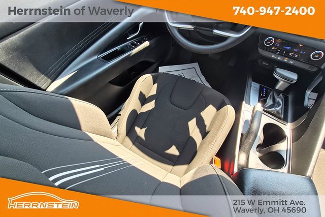 Used 2024 Hyundai Elantra SEL image 14