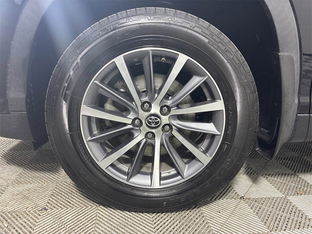 Used 2019 Toyota Highlander XLE image 5