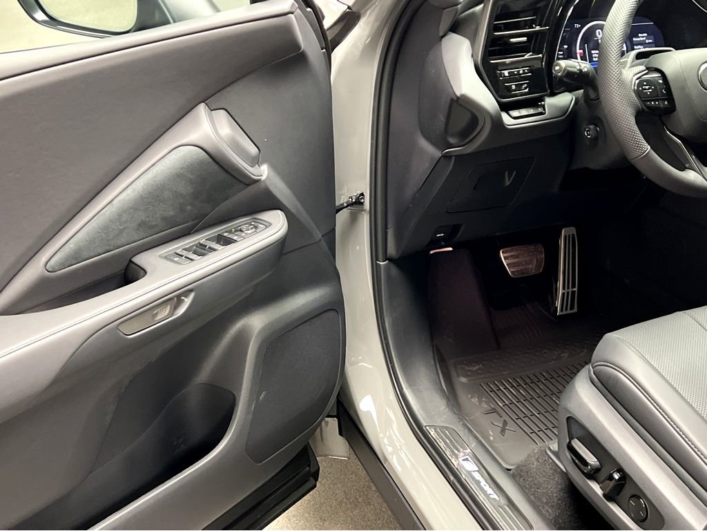 New 2026 Lexus TX 500h AWD image 8