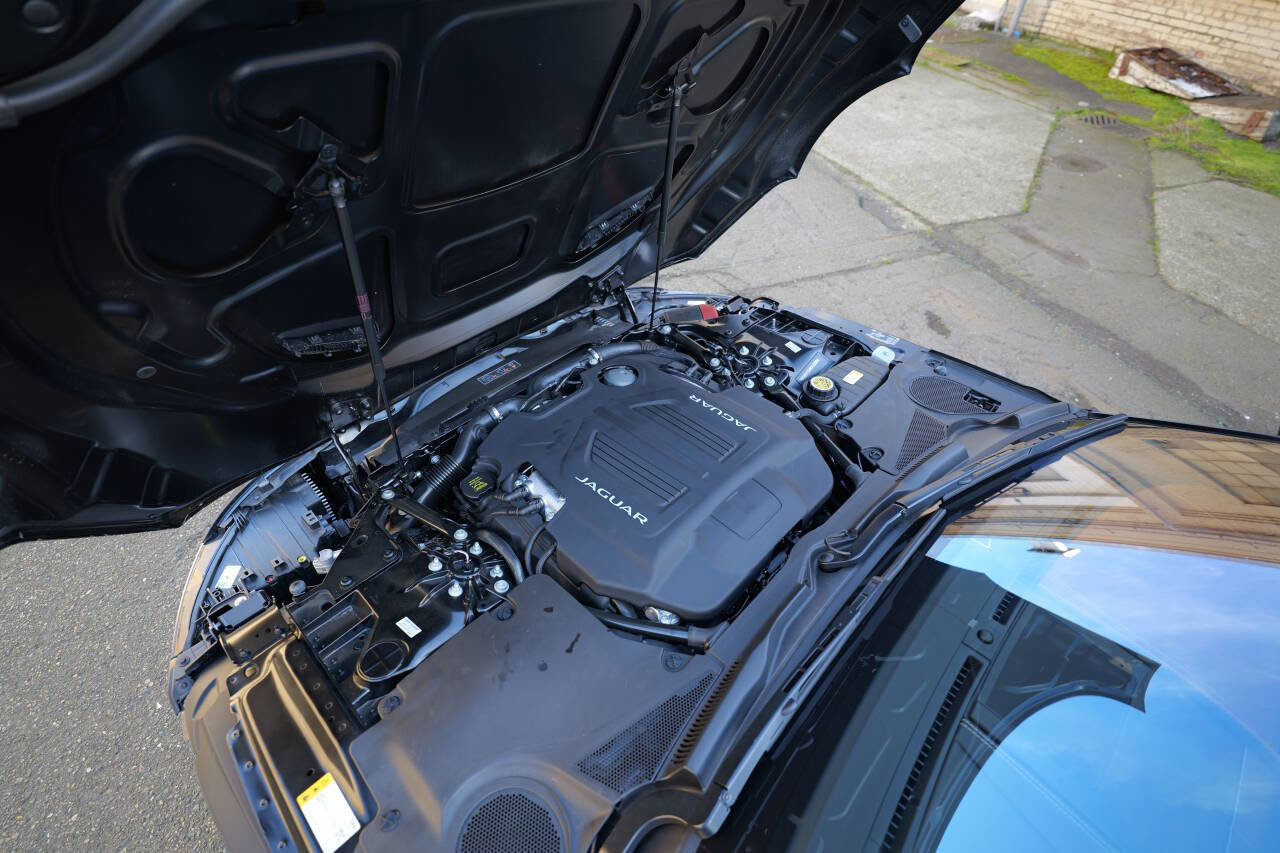 Used 2021 Jaguar F-TYPE R image 97