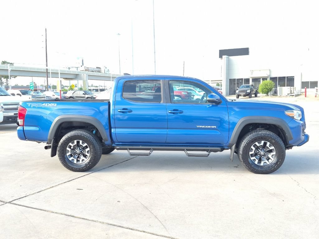 Used 2017 Toyota Tacoma TRD Off-Road w/ Premium & Technology Package AWD/4WD image 7