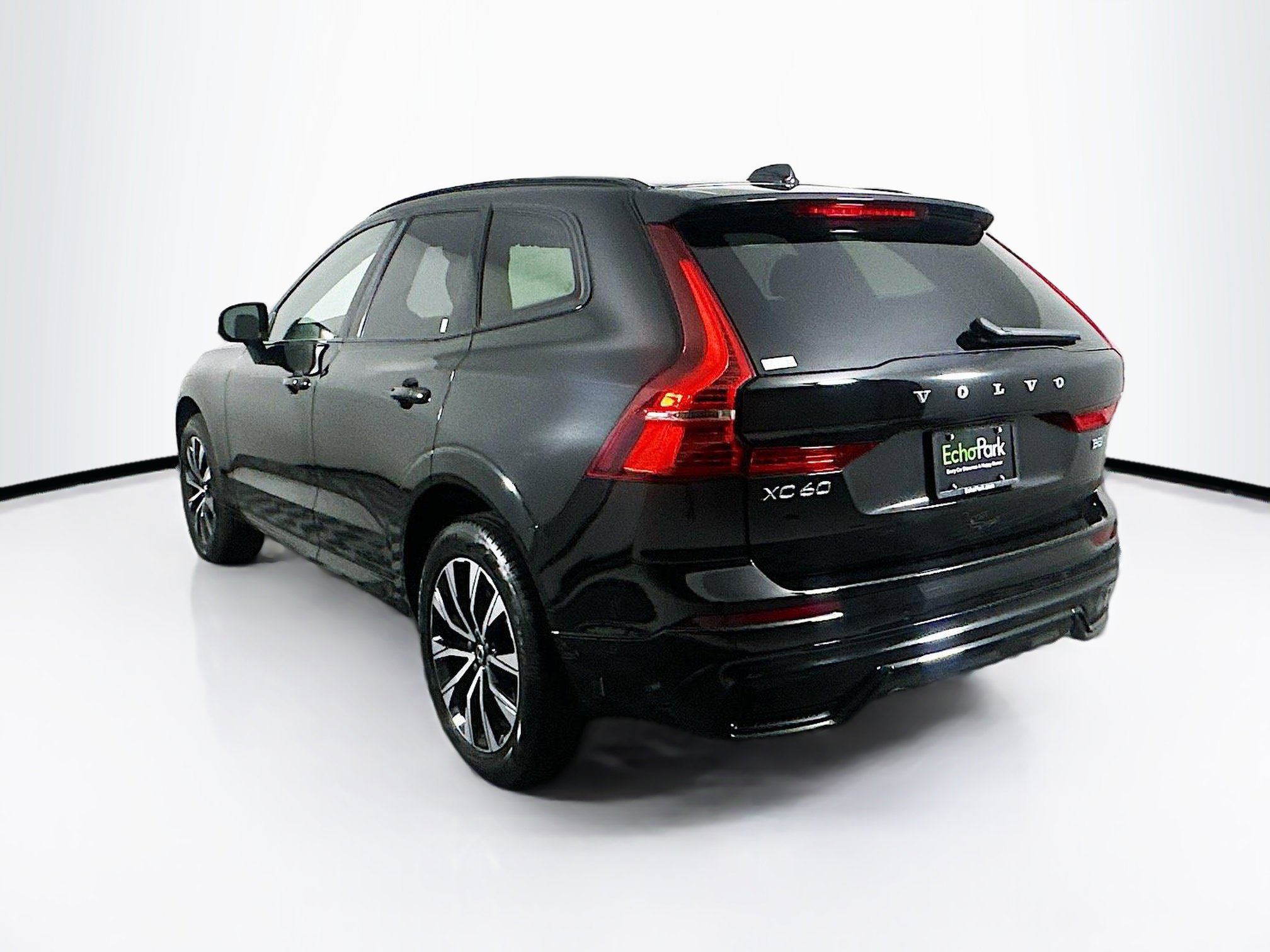 Used 2025 Volvo XC60 B5 Plus image 5