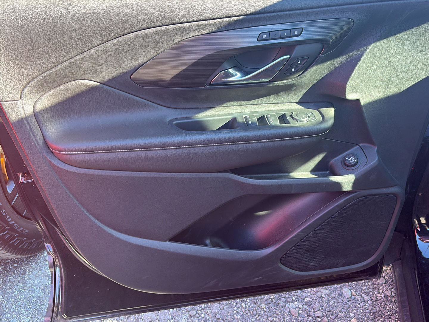 Used 2023 GMC Terrain SLT w/ Tech Package image 8