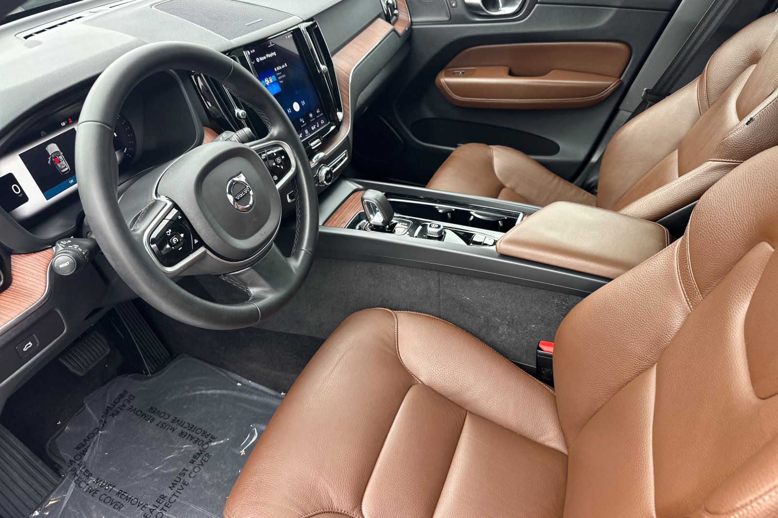Used 2023 Volvo XC60 B5 Plus w/ Climate Package FWD image 10