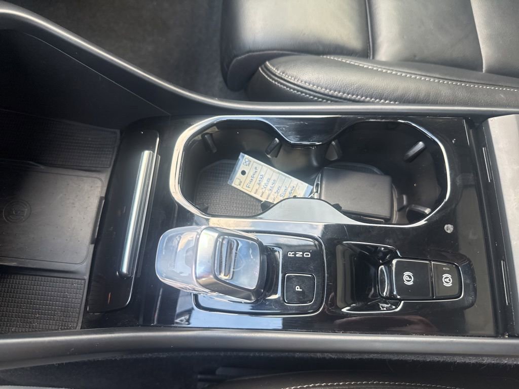 Used 2023 Volvo XC40 B5 Plus AWD/4WD image 38
