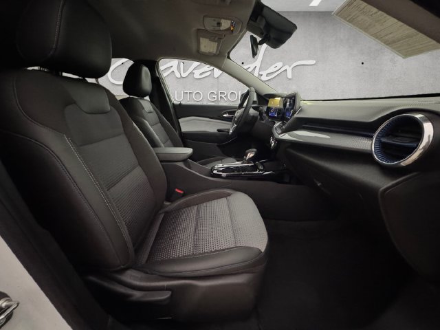 Used 2025 Chevrolet Trax LT w/ Driver Confidence Package FWD image 24