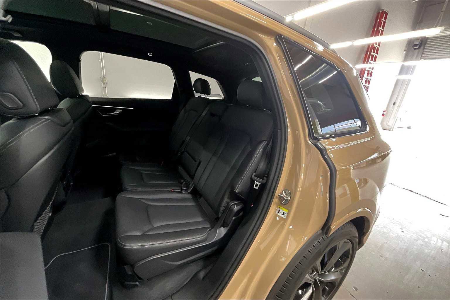Used 2025 Audi Q7 3.0T Prestige image 28
