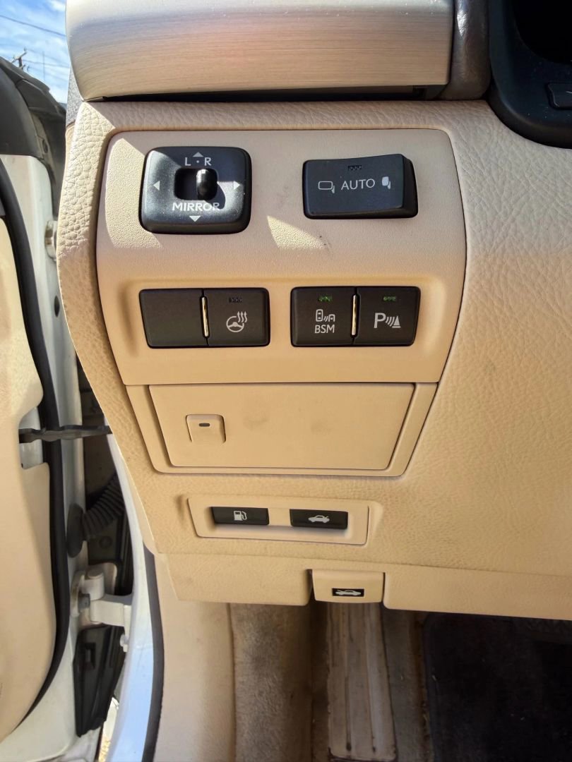 Used 2016 Lexus LS 460 w/ Comfort Package image 27