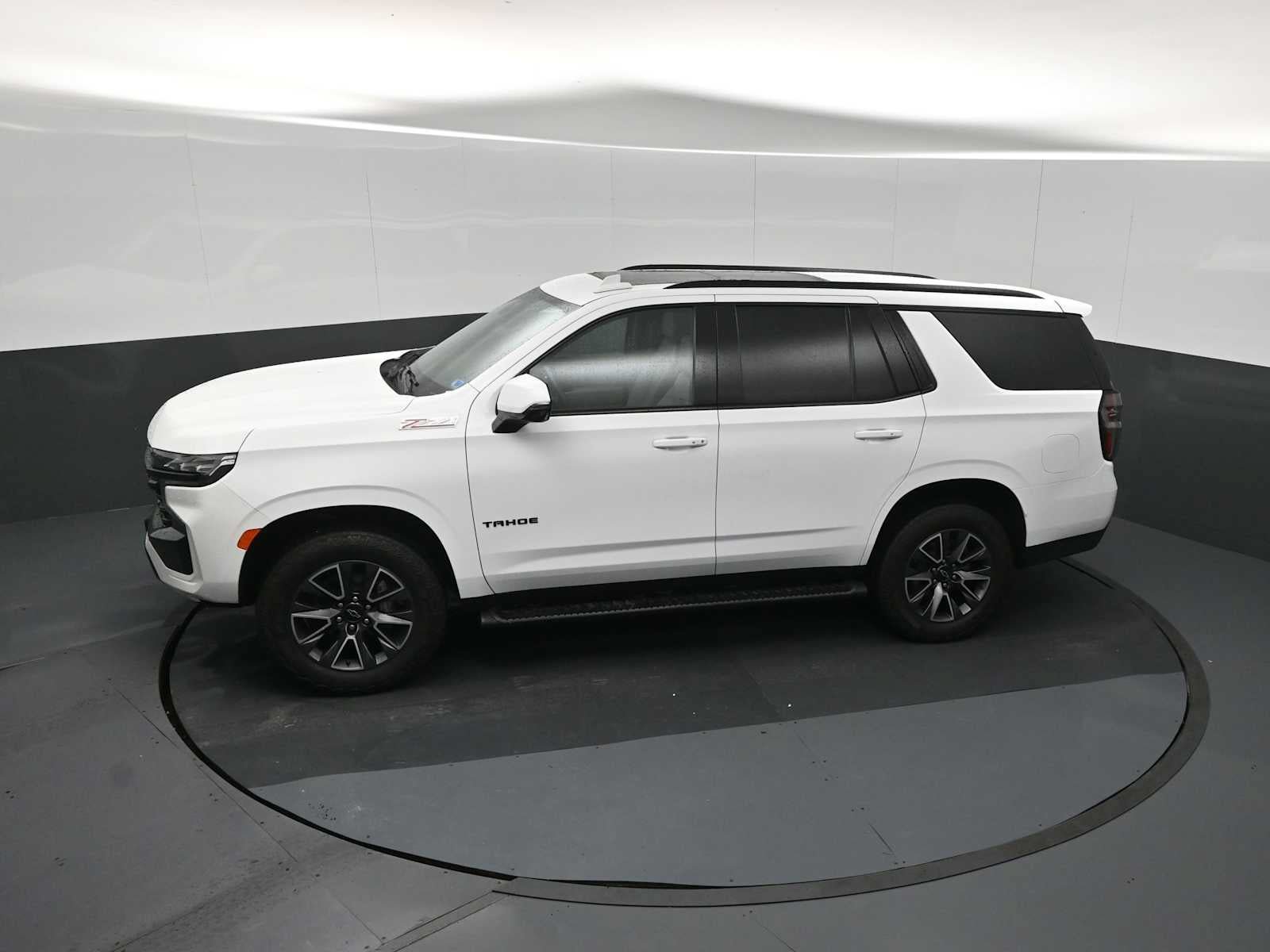 Used 2023 Chevrolet Tahoe Z71 w/ Luxury Package AWD/4WD image 13