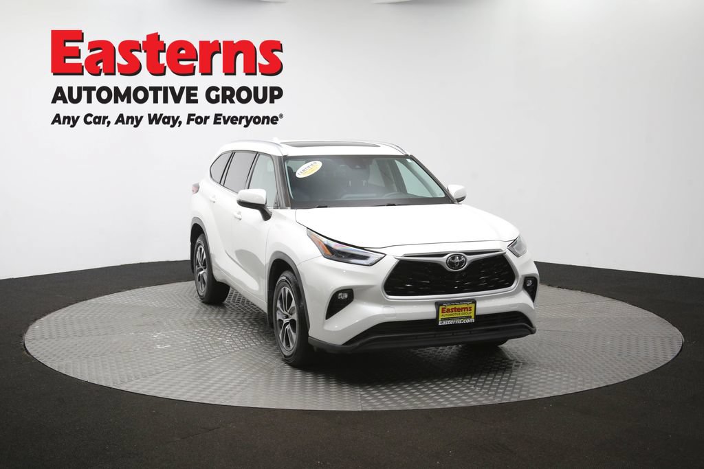 Used 2021 Toyota Highlander XLE AWD/4WD image 52