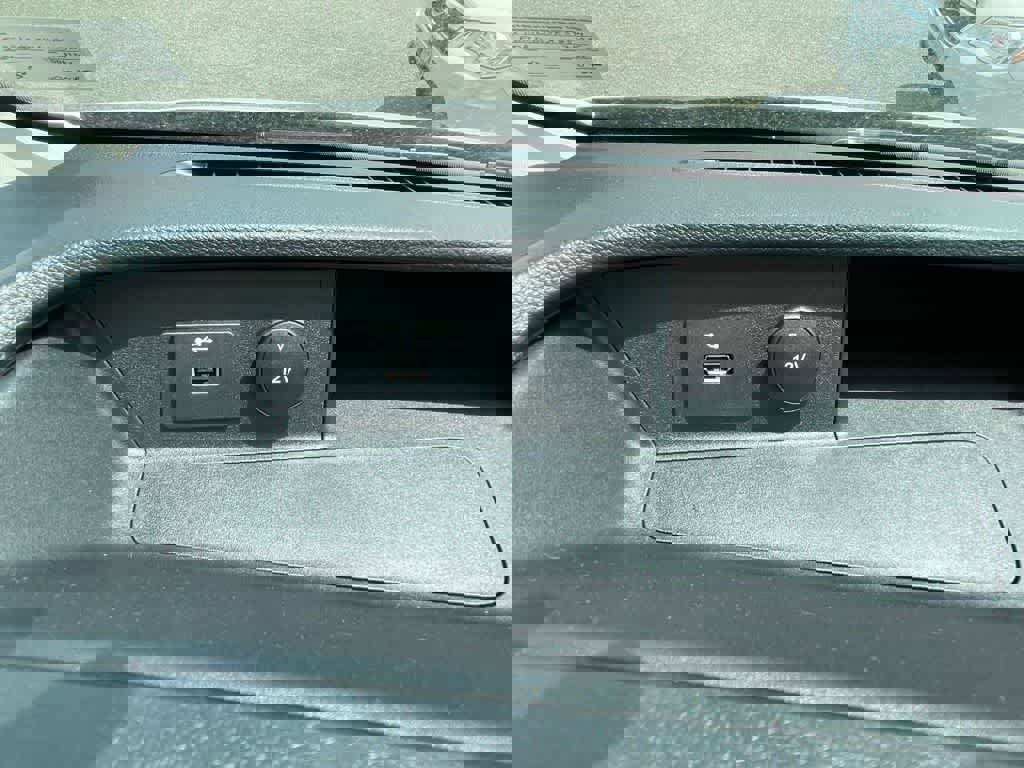 New 2025 Ford Transit 250 148 Medium Roof image 26