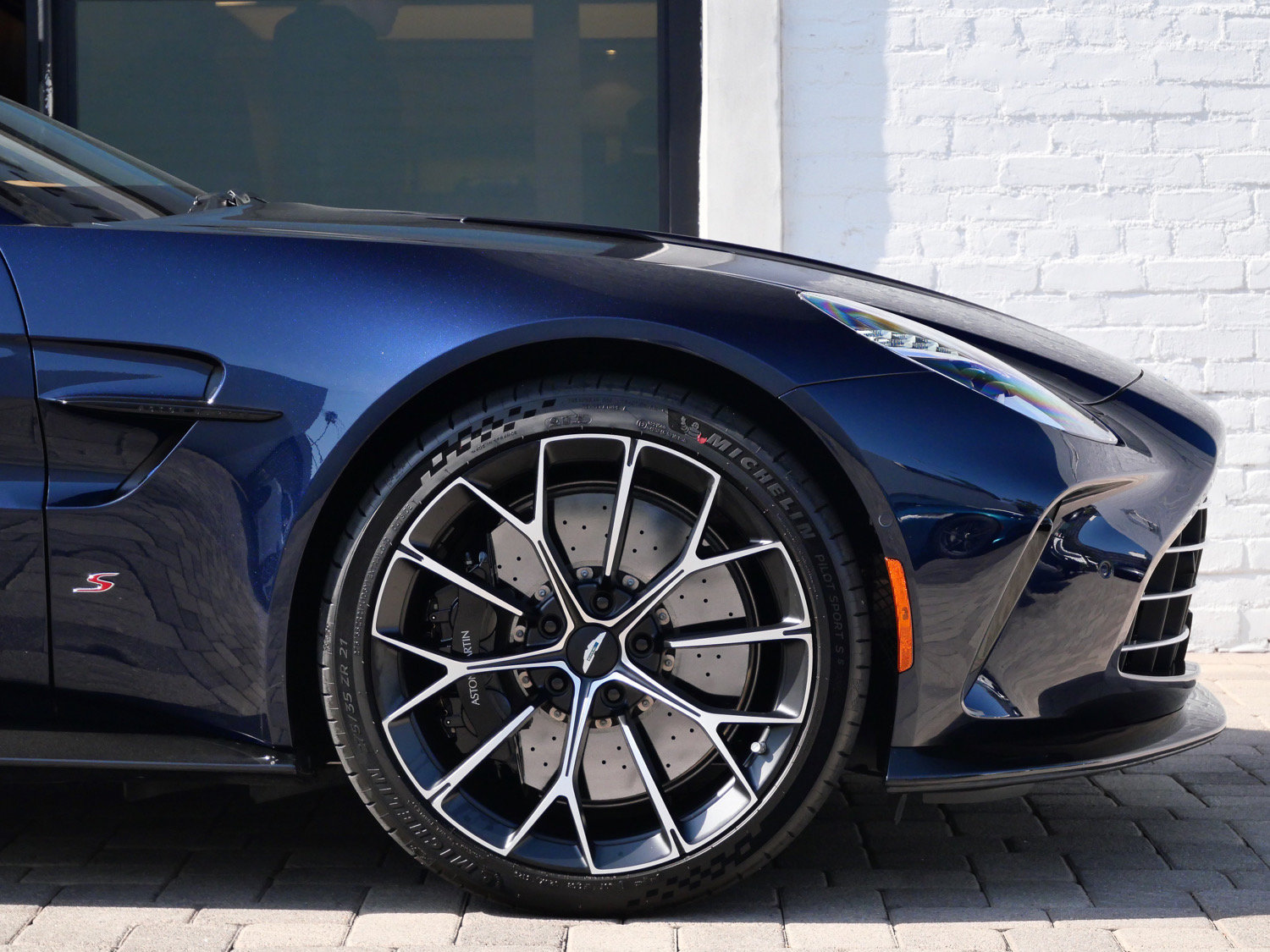 New 2026 Aston Martin V8 Vantage S RWD image 4