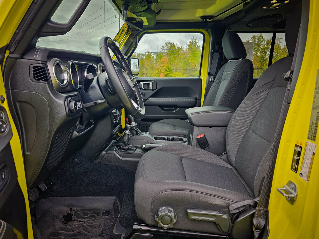 Used 2022 Jeep Wrangler Unlimited Sahara w/ Cold Weather Group AWD/4WD image 13
