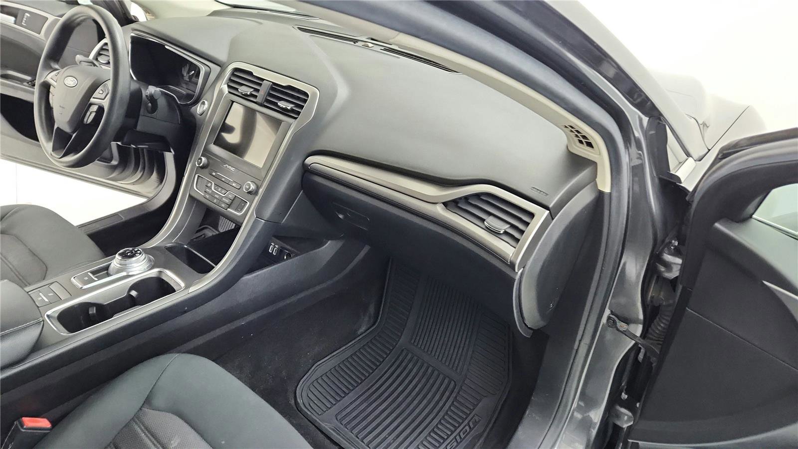 Used 2020 Ford Fusion SE image 42