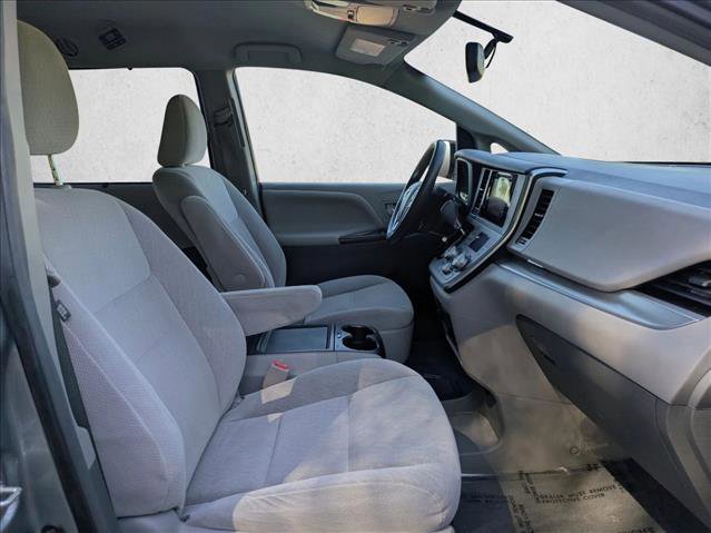Used 2015 Toyota Sienna LE image 20