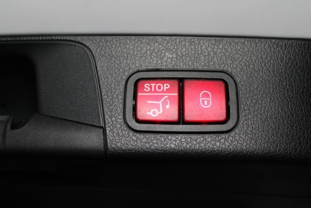 Used 2020 Mercedes-Benz GLB 250 4MATIC w/ Premium Package image 25