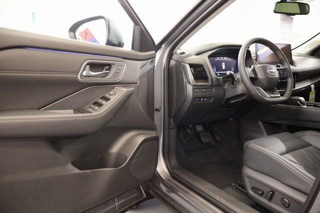 New 2026 Nissan Rogue Platinum image 8