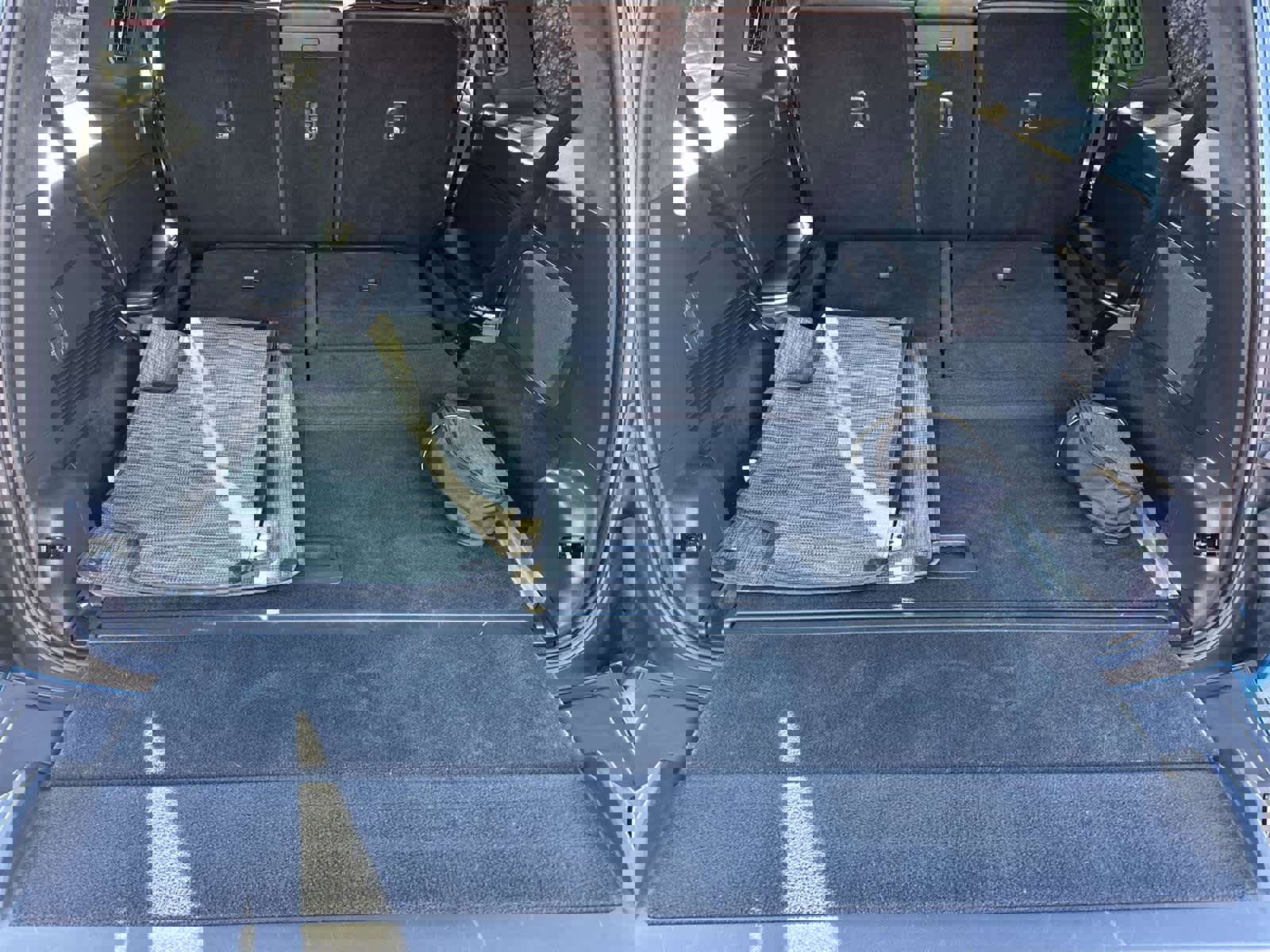 Used 2023 Rivian R1S Adventure image 20