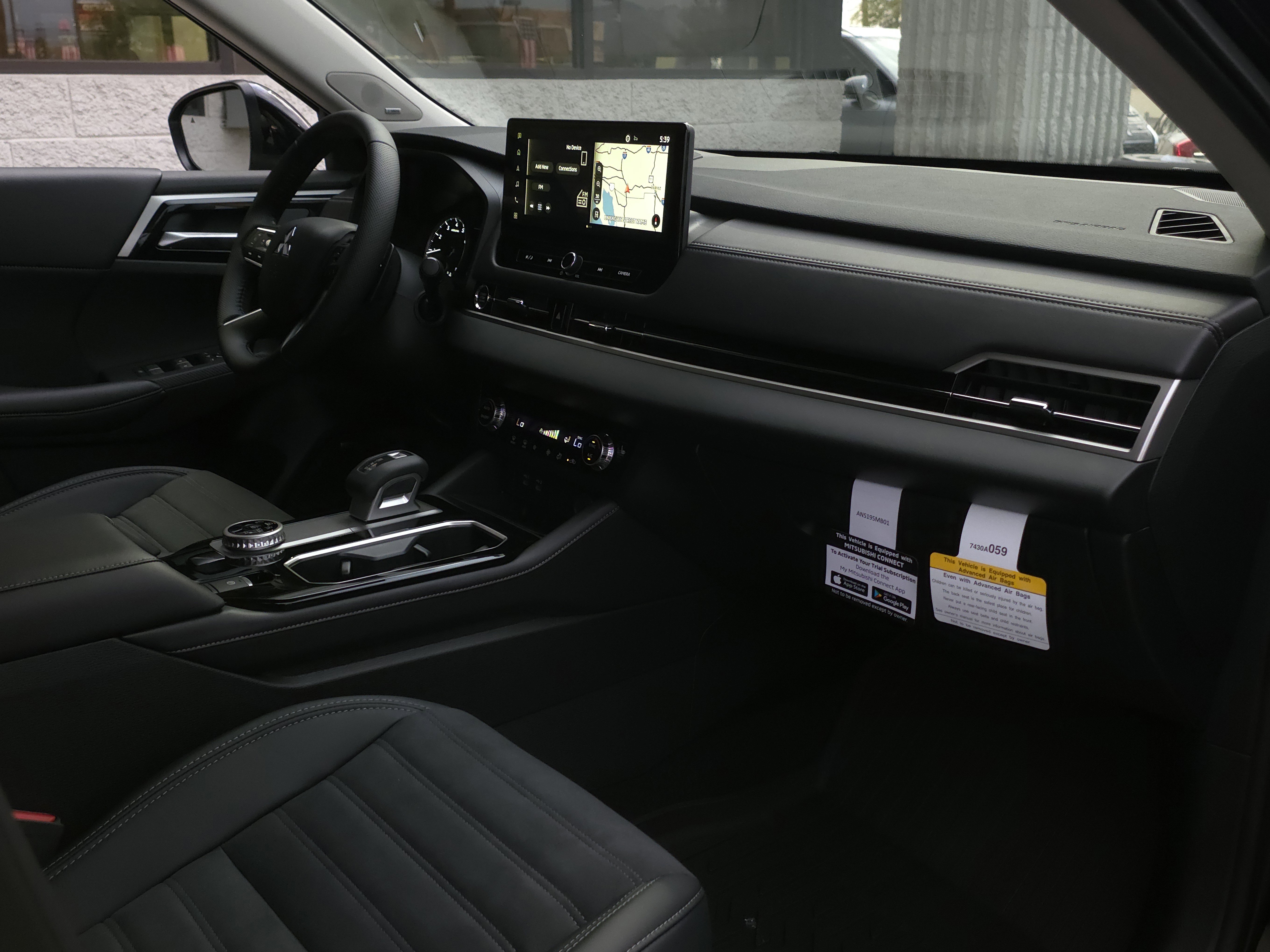 New 2025 Mitsubishi Outlander SE image 28