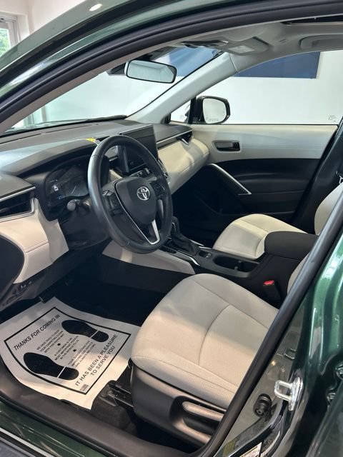 Used 2023 Toyota Corolla Cross LE w/ Moonroof Package AWD/4WD image 7