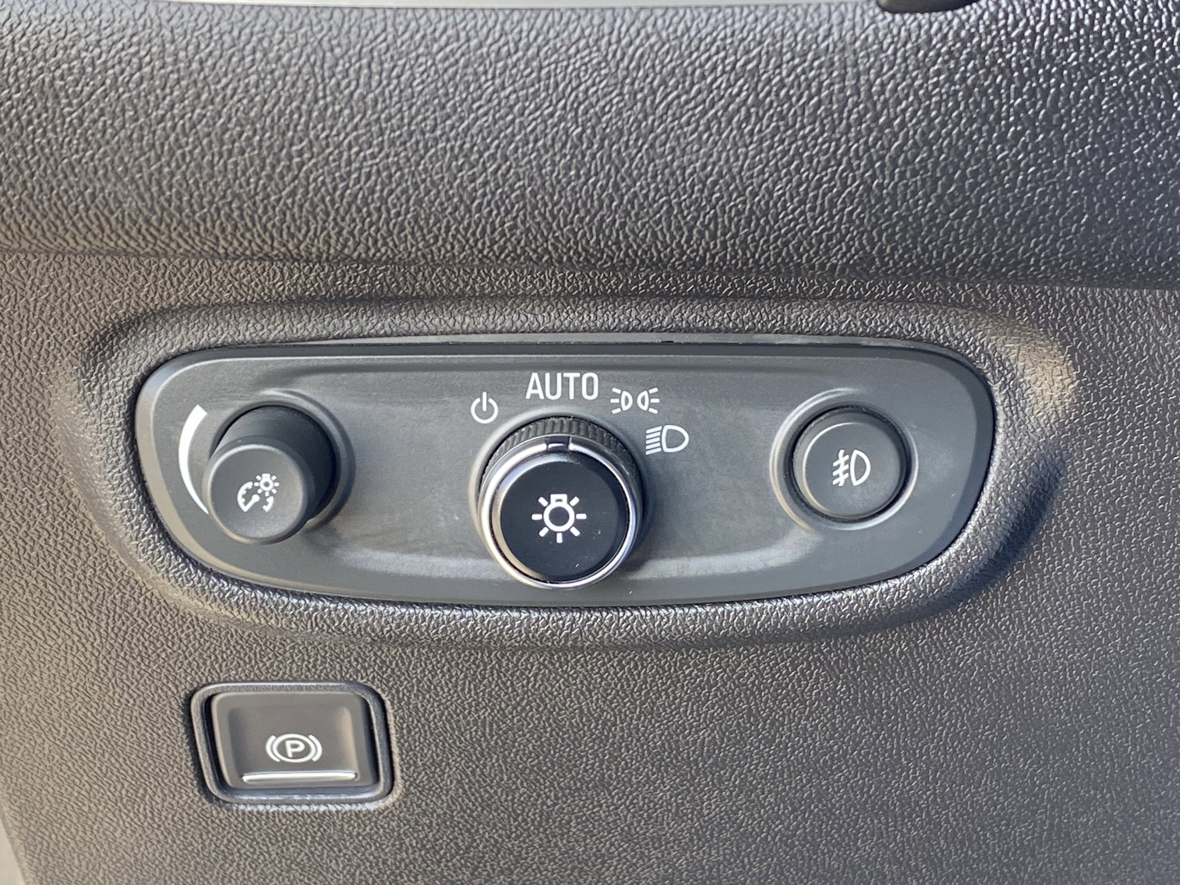 Used 2023 GMC Terrain SLT image 30