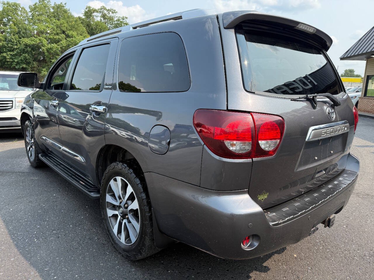 Used 2018 Toyota Sequoia Limited w/ Safety & Convenience Package AWD/4WD image 7