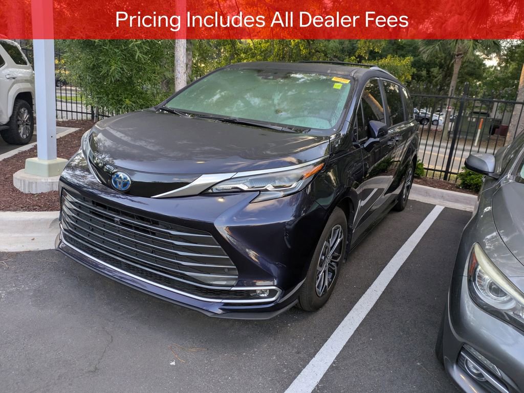 Certified 2025 Toyota Sienna Platinum AWD/4WD image 4